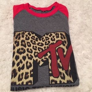 Urban outfitters MTV Raglan Baseball style shirt. Men’s small.